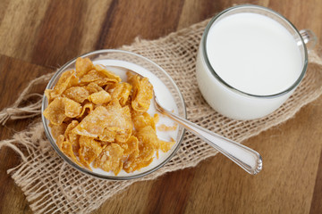 Cornflakes mit Milch
