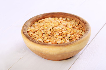 Dried yellow peas in bowl