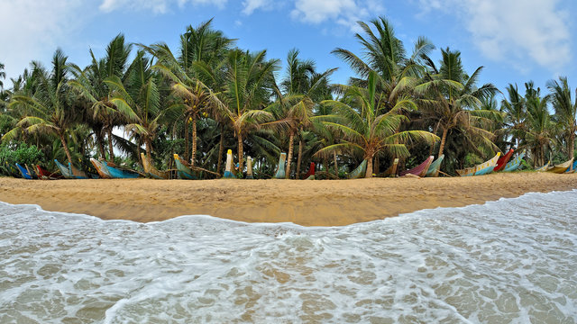 Sri Lanka - spiaggia di Mirissa - barche tipiche