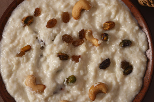 Zafrani kheer - Saffron flavored sweetened milk with rice