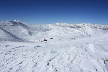 Fototapeta na wymiar Stacja de ski de Tochal, Iran