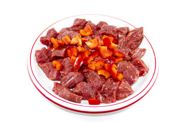 Frisches Gulasch Fleisch mit Paprika Würfel