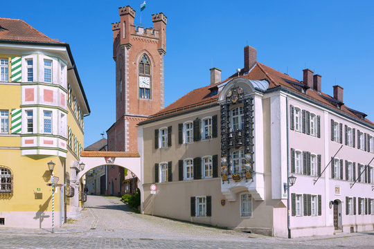 Furth im Wald, Schlossplatz mit Landestormuseum, Glockenspiel