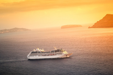 Fototapeta na wymiar cruising ship sunset