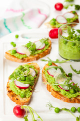 Crostini with sping vegetables