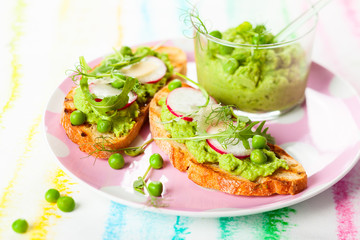 Crostini with sping vegetables