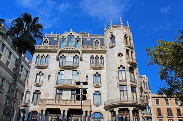 Fototapeta na wymiar Building facade of great architectural interest in Barcelona