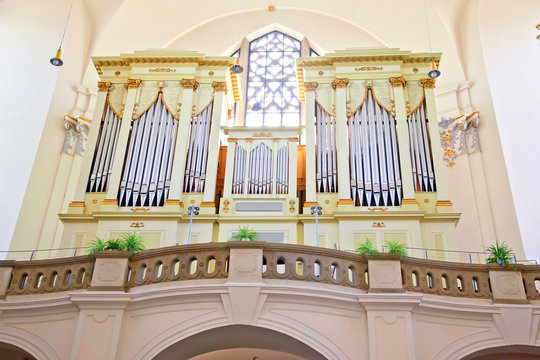 Organ (music) is in a cathedral