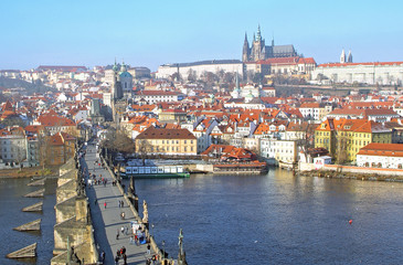 Obraz premium The famous Chain Bridge and the castle in Budapest, Hungary
