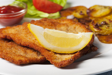 Wiener Schnitzel mit Bratkartoffeln