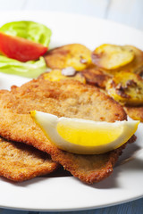 Wiener Schnitzel mit Bratkartoffeln