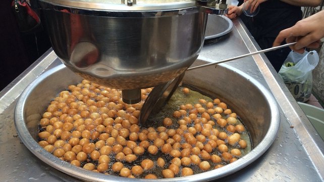 Lokma Hamurunun Pişirilmesi