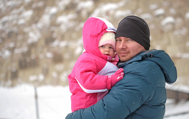 Fototapeta na wymiar Father and daughter on winter day