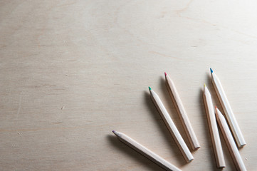 木材と色鉛筆