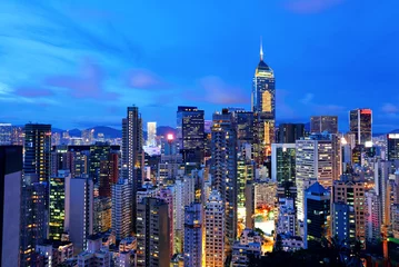 Fensteraufkleber Hong Kong city at night © leungchopan