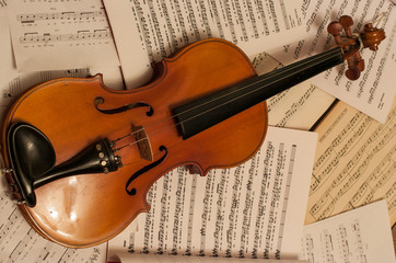 Fototapeta na wymiar skrzypce z wynik