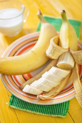 Fototapeta na wymiar milk with bananas