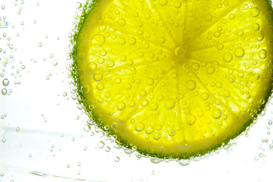 lime slice in water
