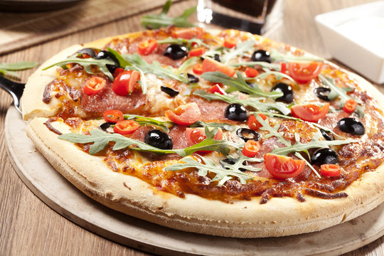 Pizza peperoni on plate