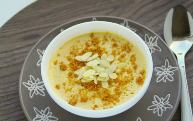 flan caramel,spéculoos et amandes effillées 