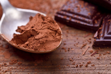 Chopped chocolate with cocoa 