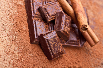 Chopped chocolate with cocoa