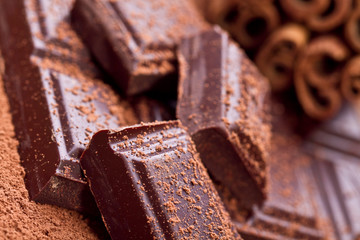 Chopped chocolate with cocoa