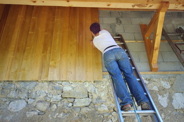 pose extérieure de bardage bois