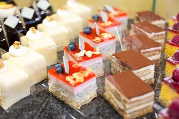 Foto op Plexiglas Snoepjes Cake displayed in confectionery or café