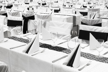 luxury wedding lunch table setting, black and white decoration