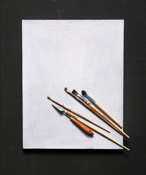 Blank sheet of paper and drawing accessories