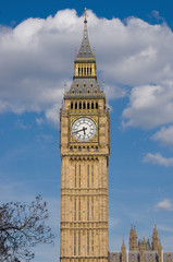 Fototapeta na wymiar Big Ben In London..Big Ben against a cloudy blue sky, London