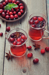Mulled wine with fresh cranberry