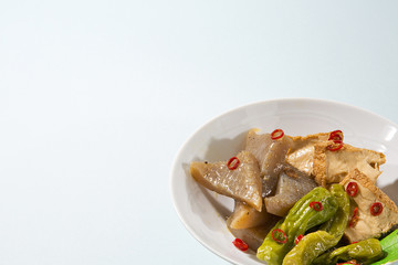 こんにゃく・厚揚げの煮物料理