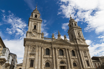 Fototapeta na wymiar Trzne fasady katedry w Lugo w Hiszpanii