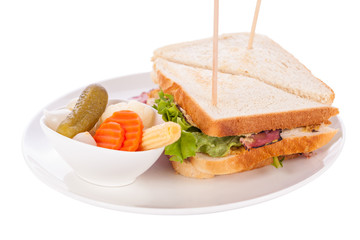 Leckeres sandwich clubsandwich mit bacon schinken käse