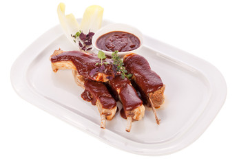 Gegrillte Schweinerippchen Spareribs mit Barbecuesoße marinade