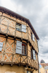 Maison en colombage et encorbellement