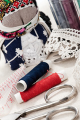 Fototapeta na wymiar Threads and sewing accessories