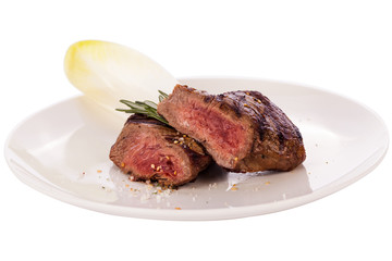 Medium gebratenes rindersteak filet mit Pfeffer und rosmarin auf