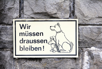 Verbotsschild für Hunde