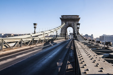 Fototapeta premium Chain Bridge