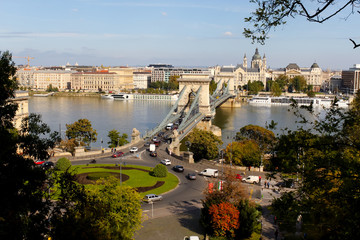 Fototapeta premium ブダペスト、ドナウ川に架かる鎖橋