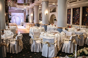 BANQUET TABLE
