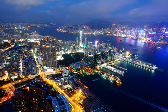 Hong Kong night © leungchopan