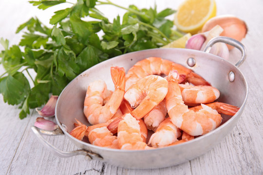 casserole with shrimps and ingredients