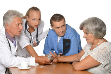 Obraz premium Senior woman visiting doctors
