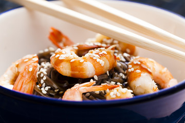 Japanese buckwheat noodles with prawns, soya sauce and sesame