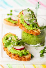 Crostini with sping vegetables