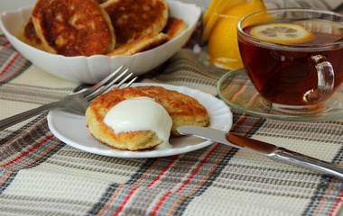 Curd with sour cream for breakfast